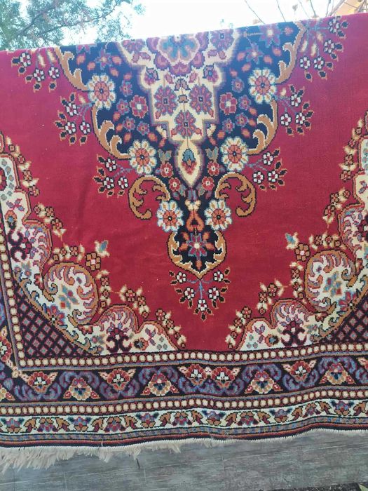 Вълнен килим-персийски.