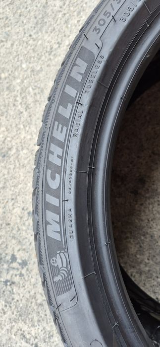2 anvelope iarna Michelin 305/30/21,dot 2021.Pretul este pe bucata