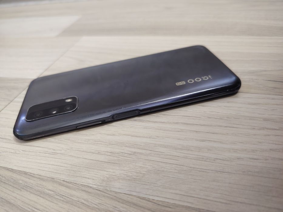 Vivo iqoo z1x 5g 8 /128 ekran singan