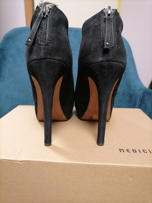 Боти с висок ток