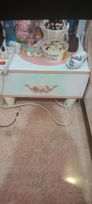 Vand mobilier fetite.