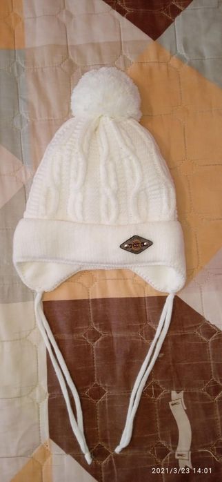 Продам новую шапочку на девочку.
