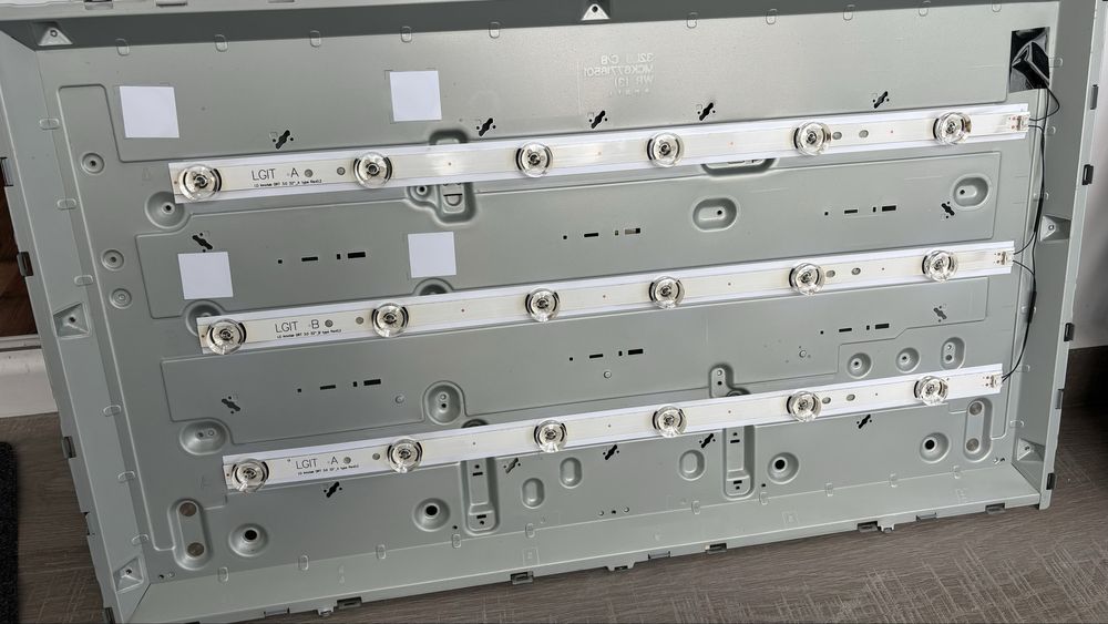 Части за телевизор LG 32LB561U