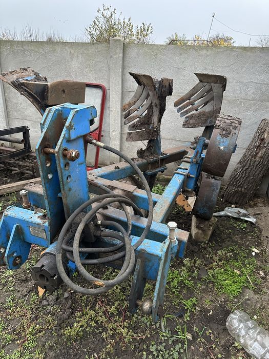 Vand plug 3 brazde reversibil PIVOT PLOW CA NOU