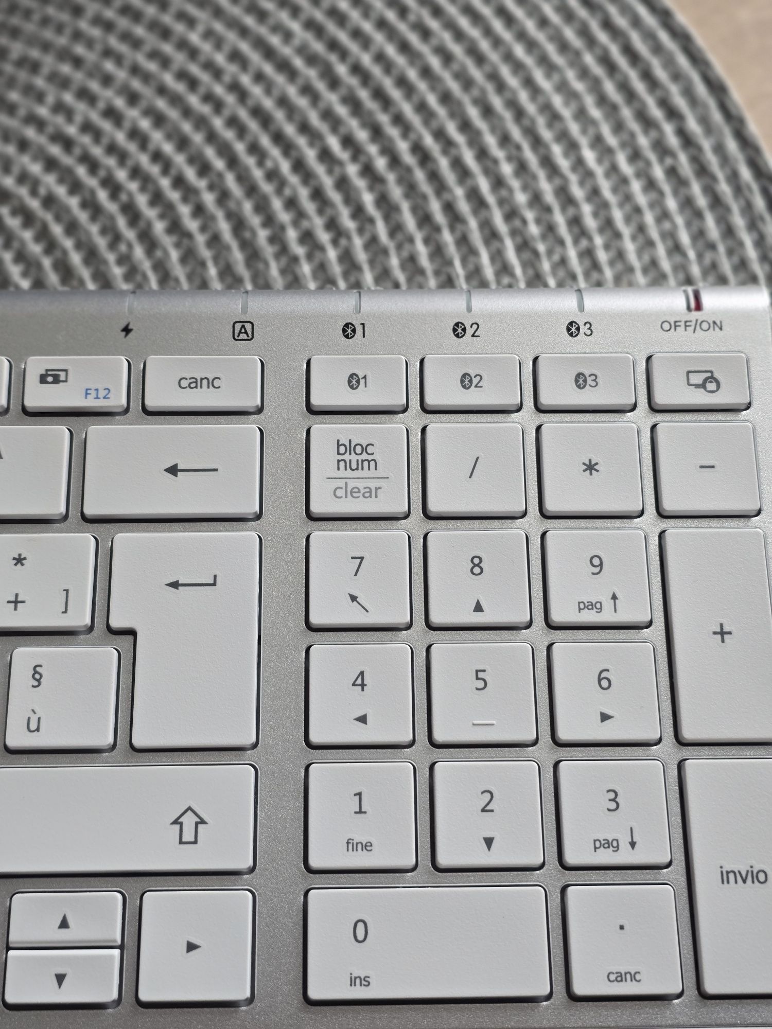 iClever IC-BK10 Bluetooth 5.1 клавиатура, безжична, ултра тънка.