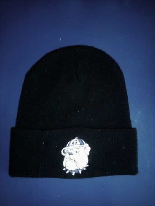 Vand caciula produs nou,de calitate.nou