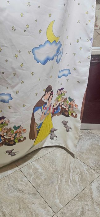 2Draperii albe cu model de prințesa!latimea 1  metru ,inaltimea275
