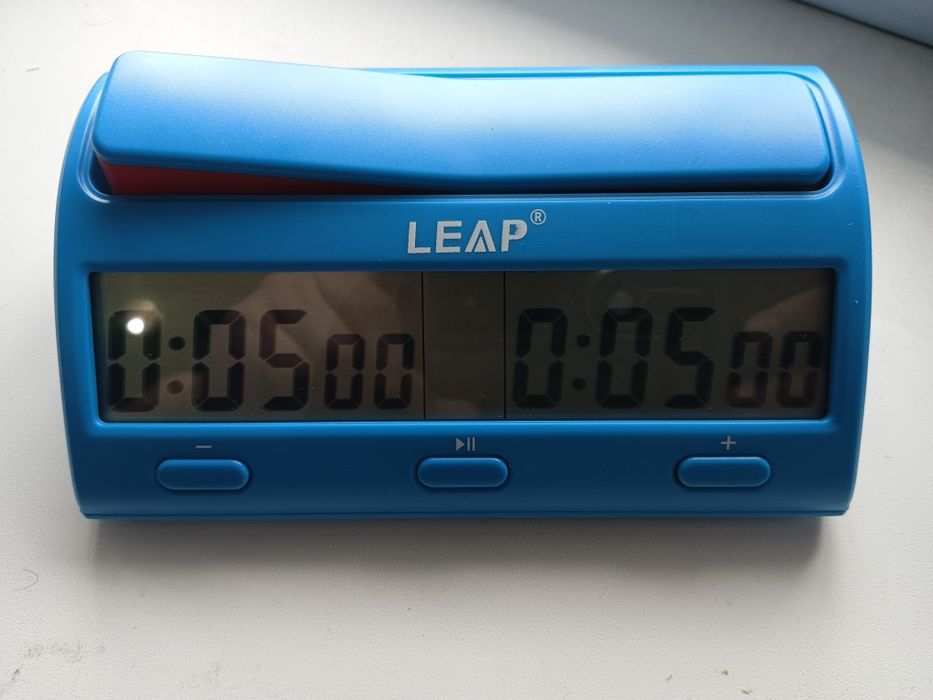 Часы для игры в шахматы или шашки.