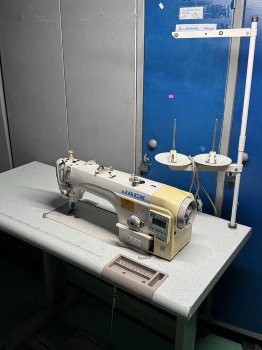 Tikuv mashinalari sotiladi