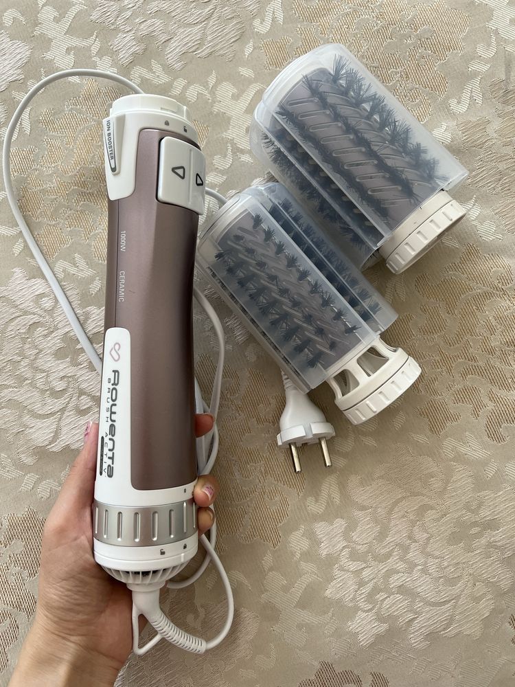 Продам фен-щетку ROWENTA