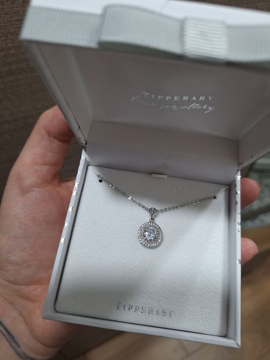 Чисто ново сребърно колие