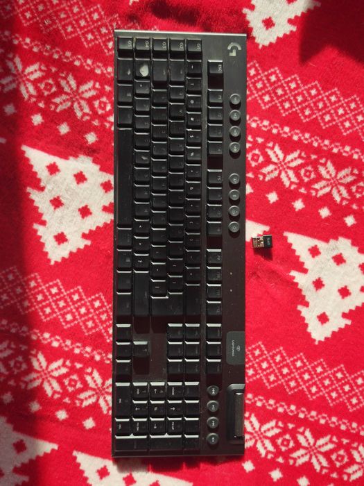 Logitech G915 - безжична, механична клавиатура, тактилна, без проблеми