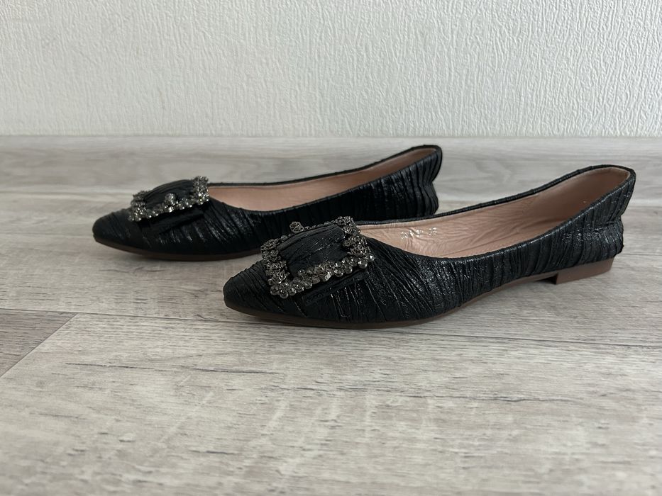 Балетки с острым носом