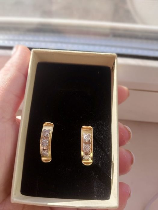 Продам серьги с бриллиантами