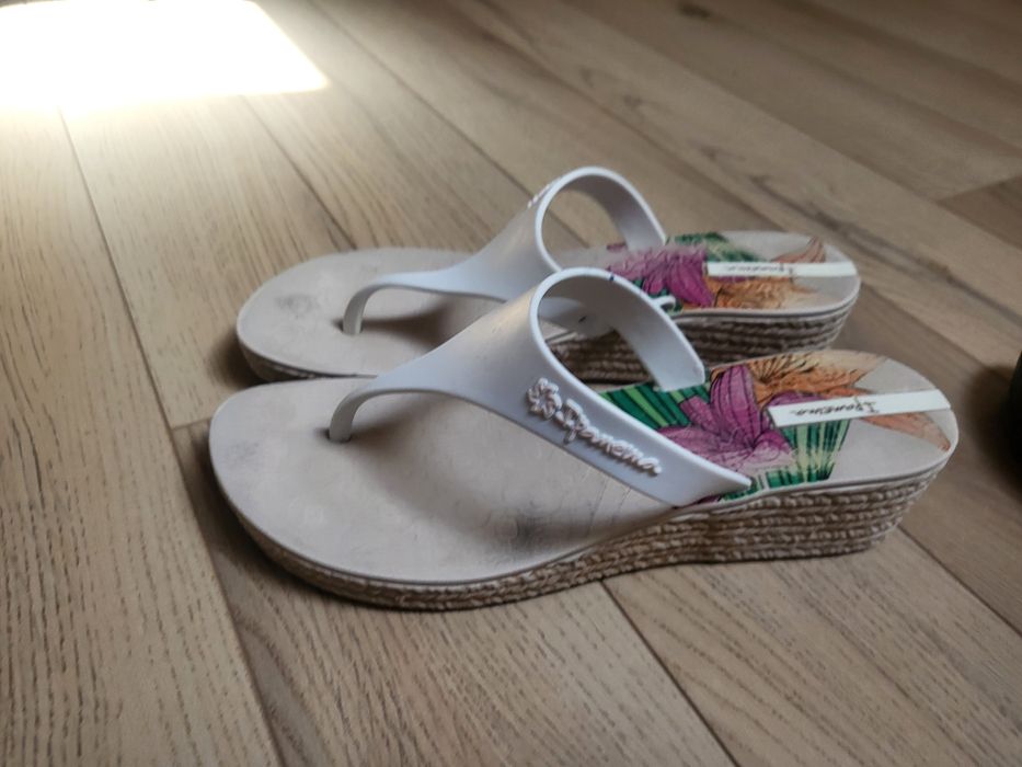 Set 2 perechi papuci plaja Ipanema marimea 40 alb și negru cu toc
