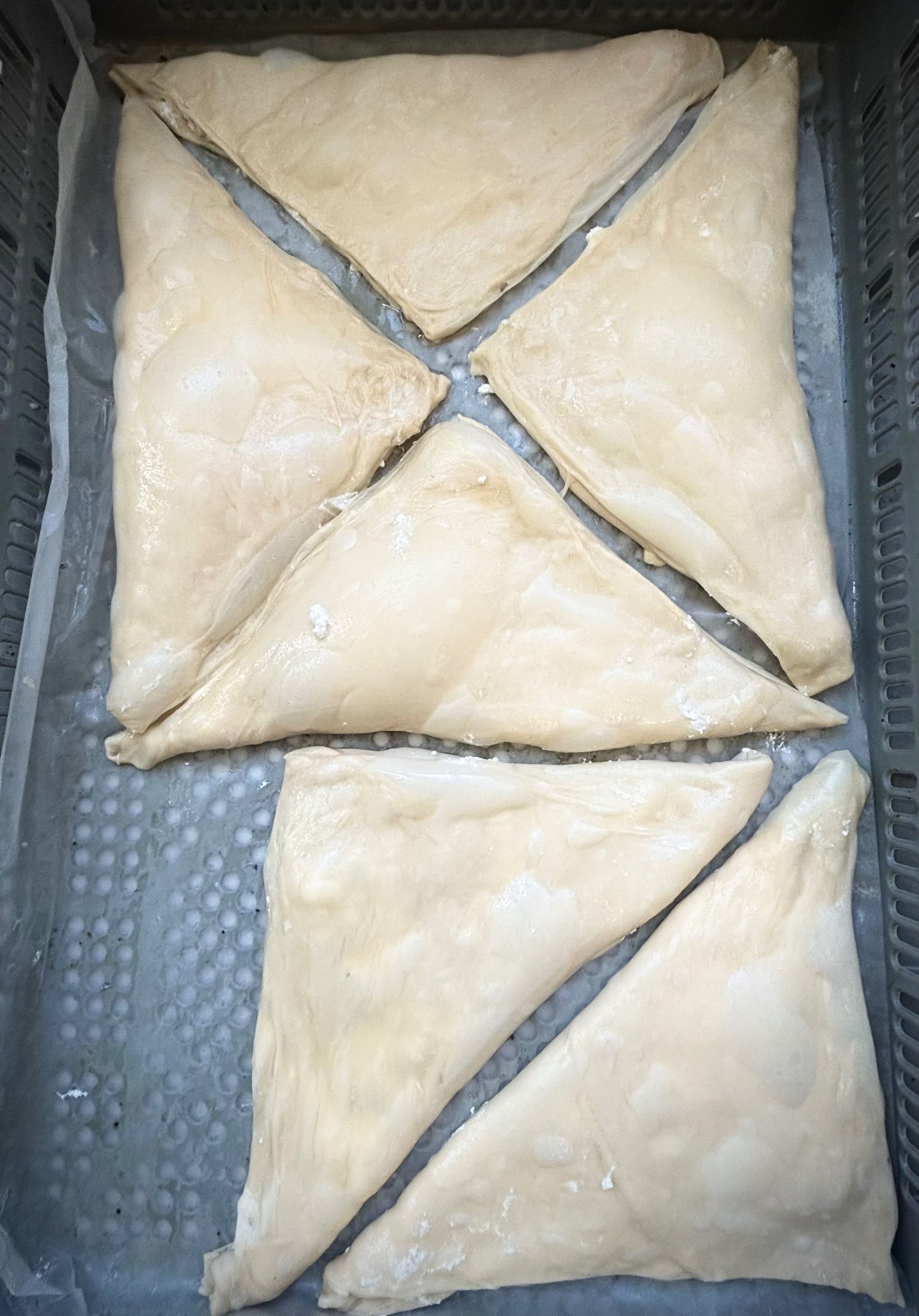 Замразени банички и закуски