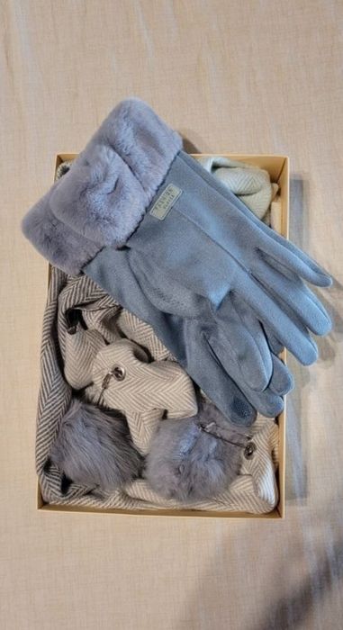 Set nou esarfa casmir si manusi cu blanita