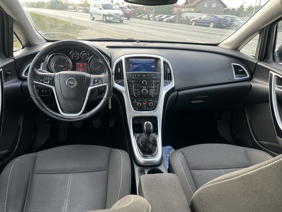 Opel astra j  fab2012  disel 17 acte la zi fiscal pret3150 euro