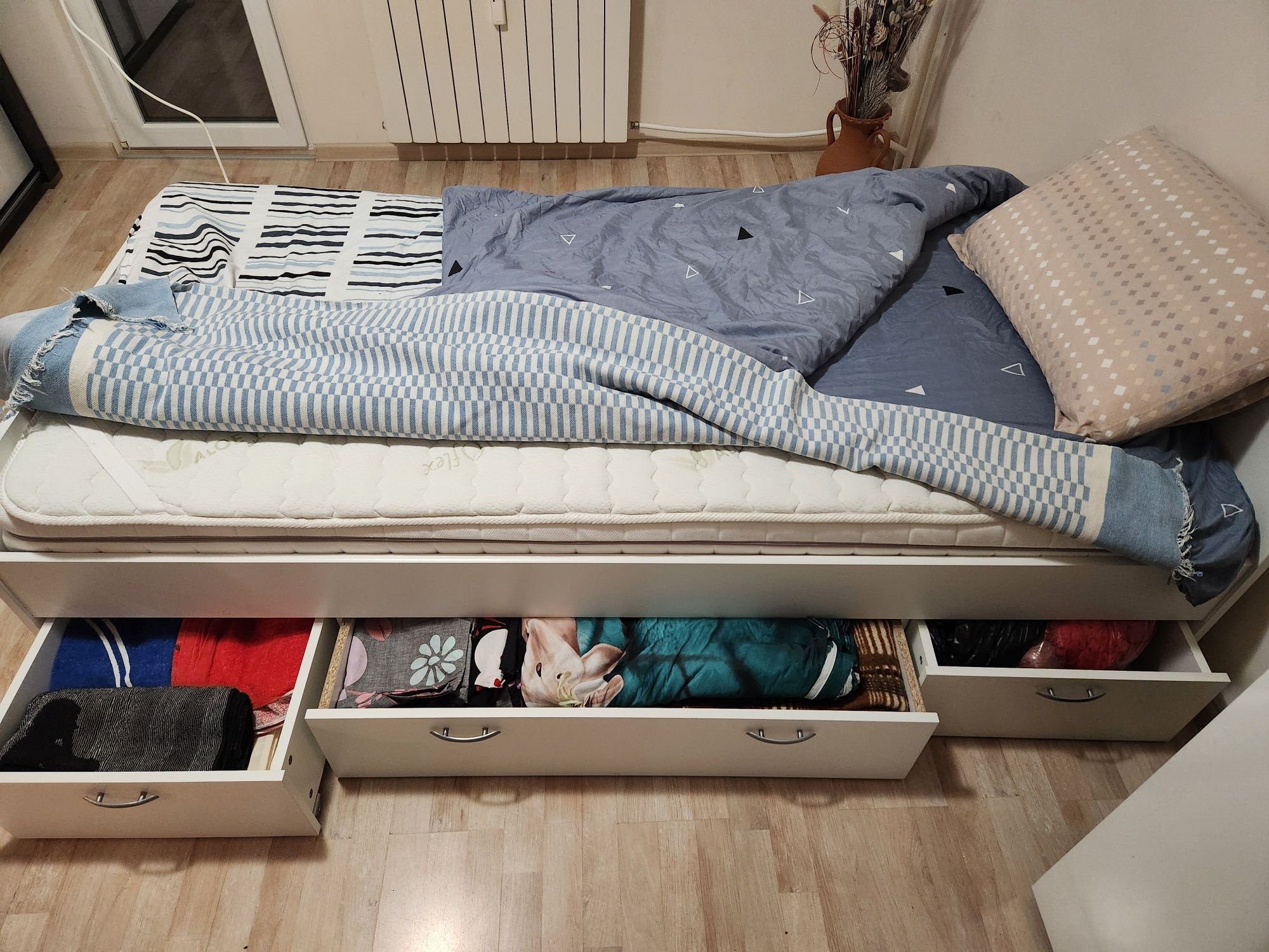Легло с подматрачна рамка + матрак