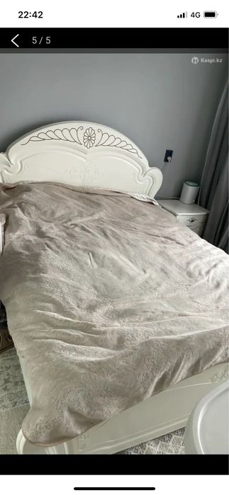 Спальный гарнитур, кровать и шкаф