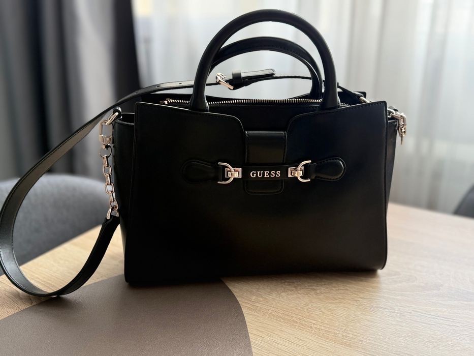 Дамска чанта Guess