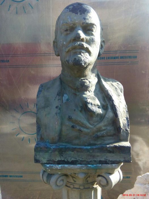 Statueta din bronz .V.I.LENIN..