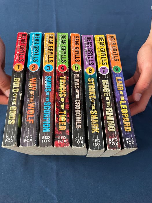 Комплект английски книги (8 последователни тома) на Беър Грилс.