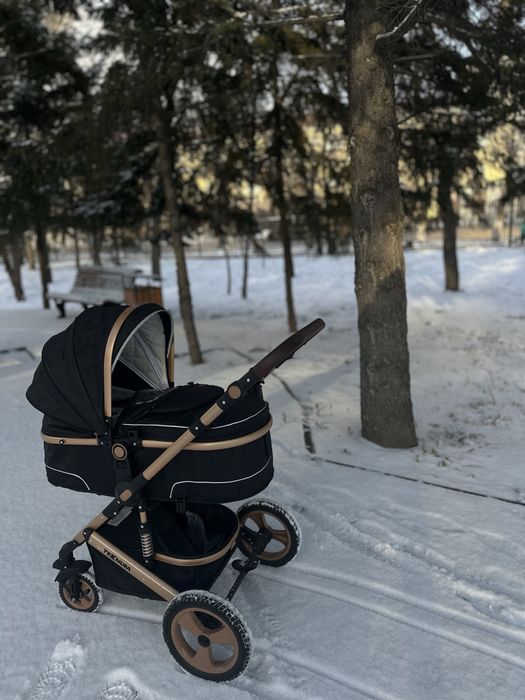 Продам коляску Teknum 40.000 В подарок кокон для малышки