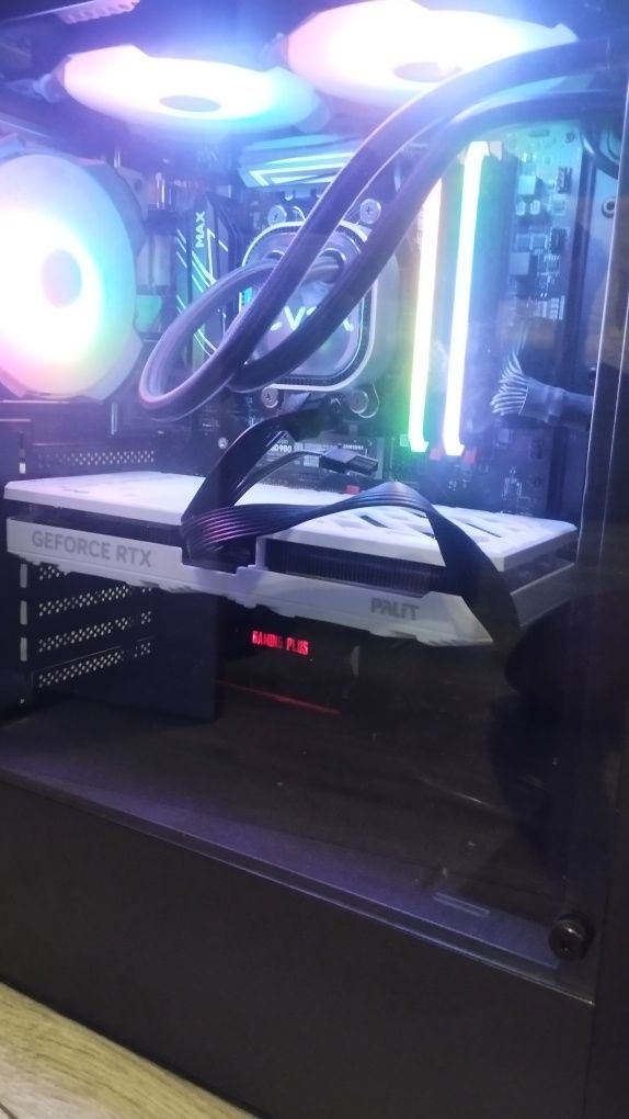 Геймърски Компютър Ryzen 7 - 32 RAM