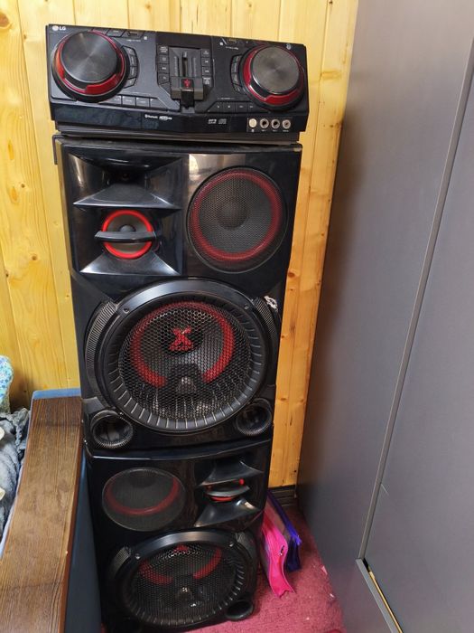 Продам музыкальный центр lg CJ98