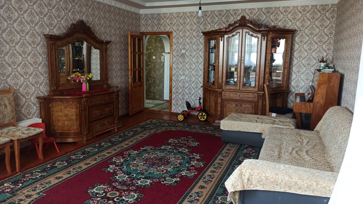 Продам 3х ком квартиру по ул Амир Темур, кинотеатре Казахстан