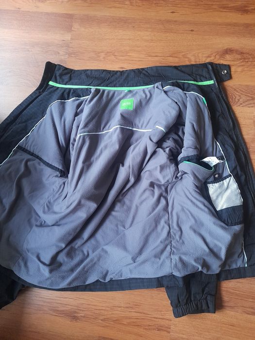 BOSS мъжко яке S размер.