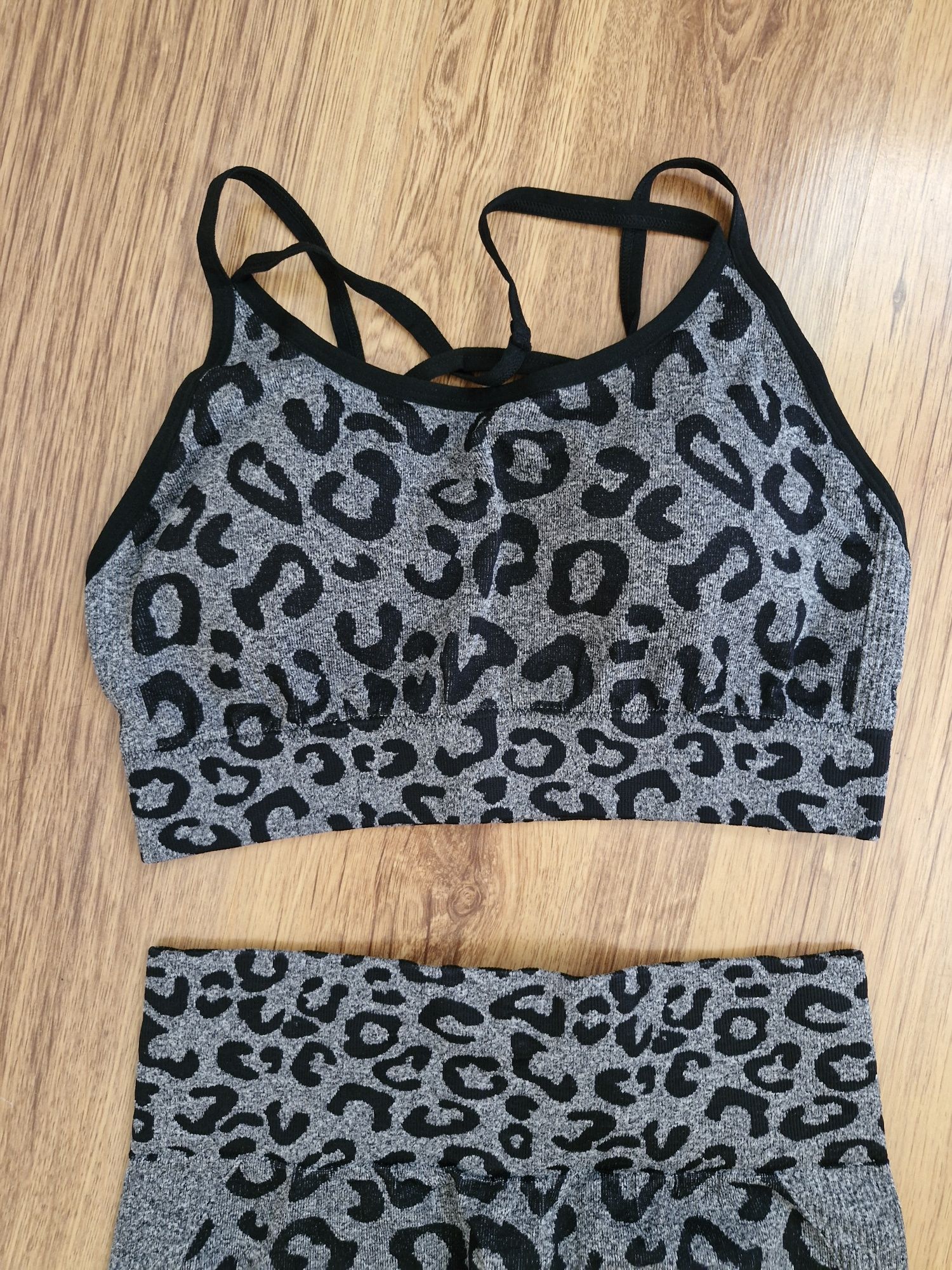 Shein нов дамски спортен комплект
