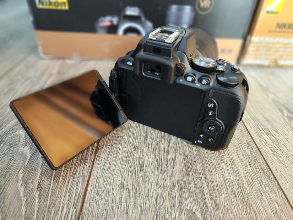 Aparat foto Nikon D5600 + Obiectiv AF-S 18-105mm