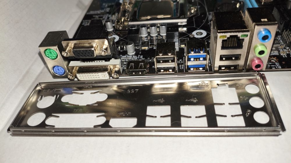 Комплект на i3 4130 H81M DDR3 мат плата кулер