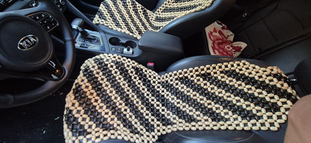 Vând huse scaune cu bile de lemn ( fabricate manual)