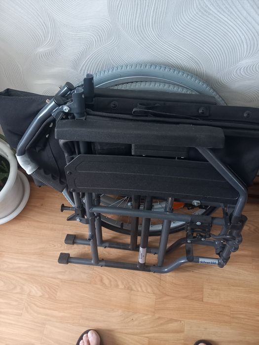 Продам новую инвалидную коляску.