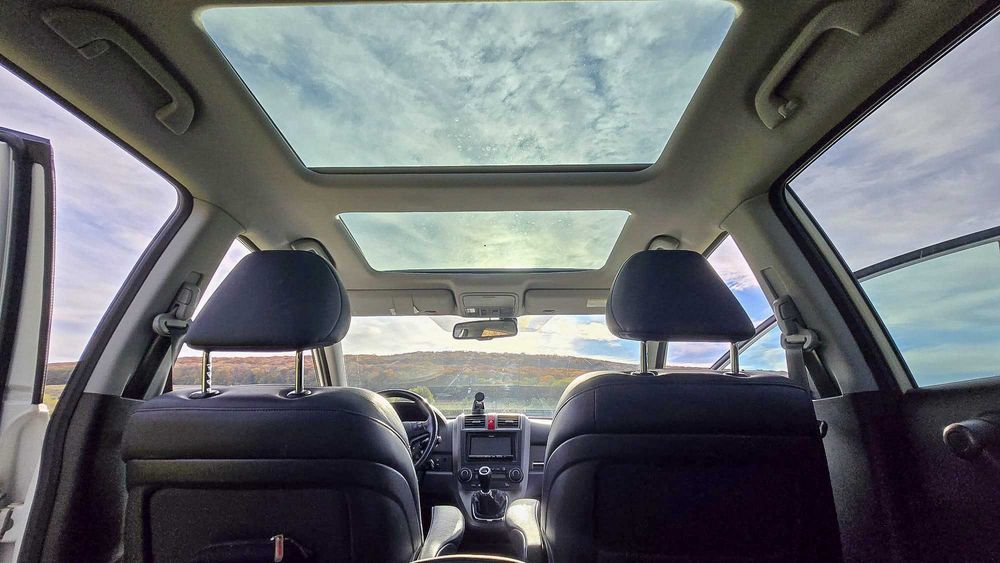 Honda CR-V 2.2 i-DTEC 4x4 – 2011 – panoramic • piele • full dotări