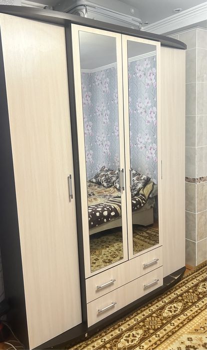 Продам шкаф спальный