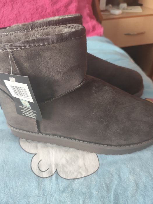 Ugg-uri noi cu eticheta