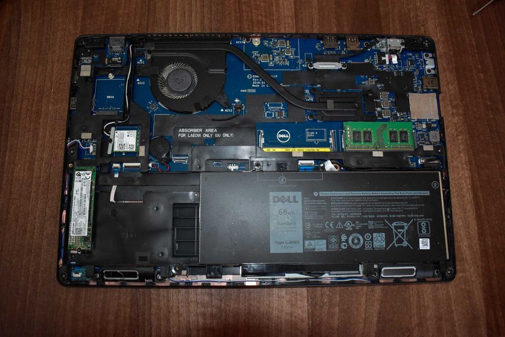 Laptop Dell Latitude 5590 cu Windows 11 PRO INSTALAT ȘI ACTIVAT