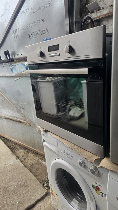 Vând cuptor incorporabil