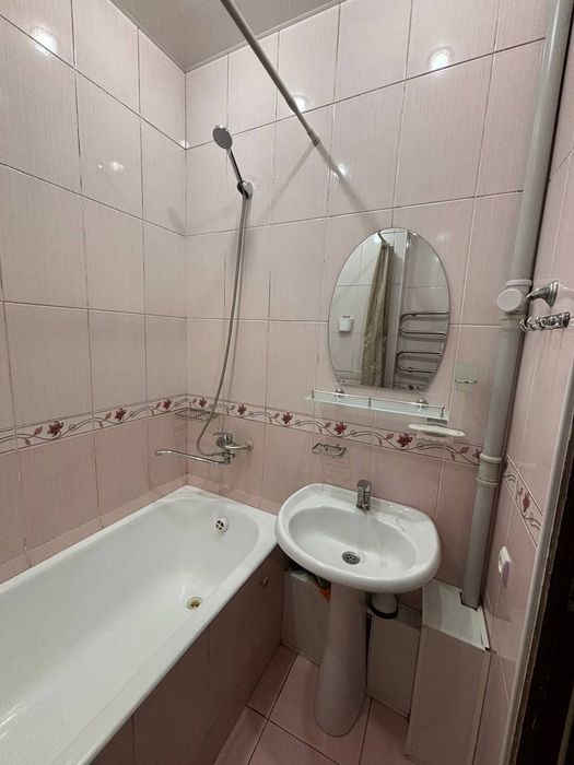 Продаётся своя 4 комнатная квартира на к/ камыше 2/4