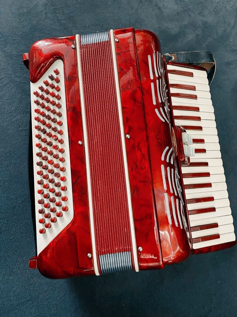 Vând acordeon in stare bună