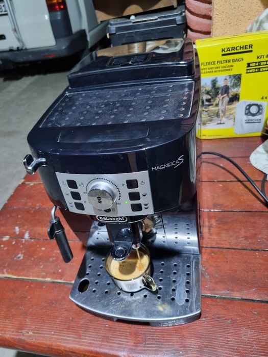 Aparat de cafea Delonghi magnifica S