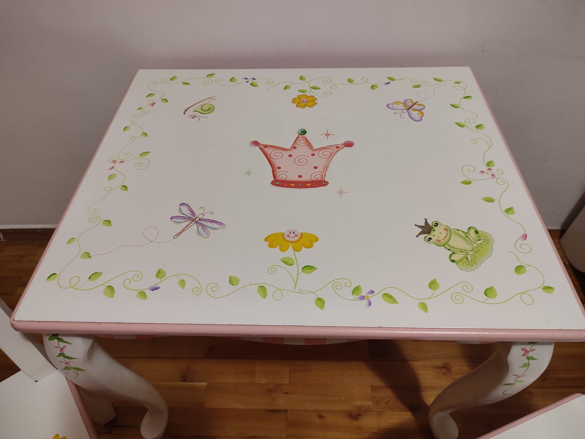 Teamson Kids оригинална детска дървена маса с два стола