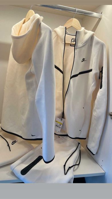 100% Оригинални Дамски екипи Nike Tech Fleece - комплекти в размер S