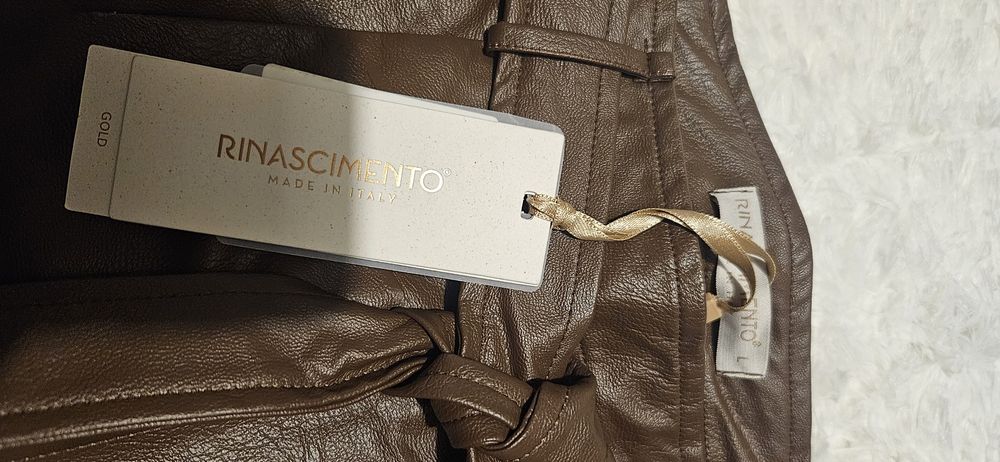 Дамски панталон от еко кожа .