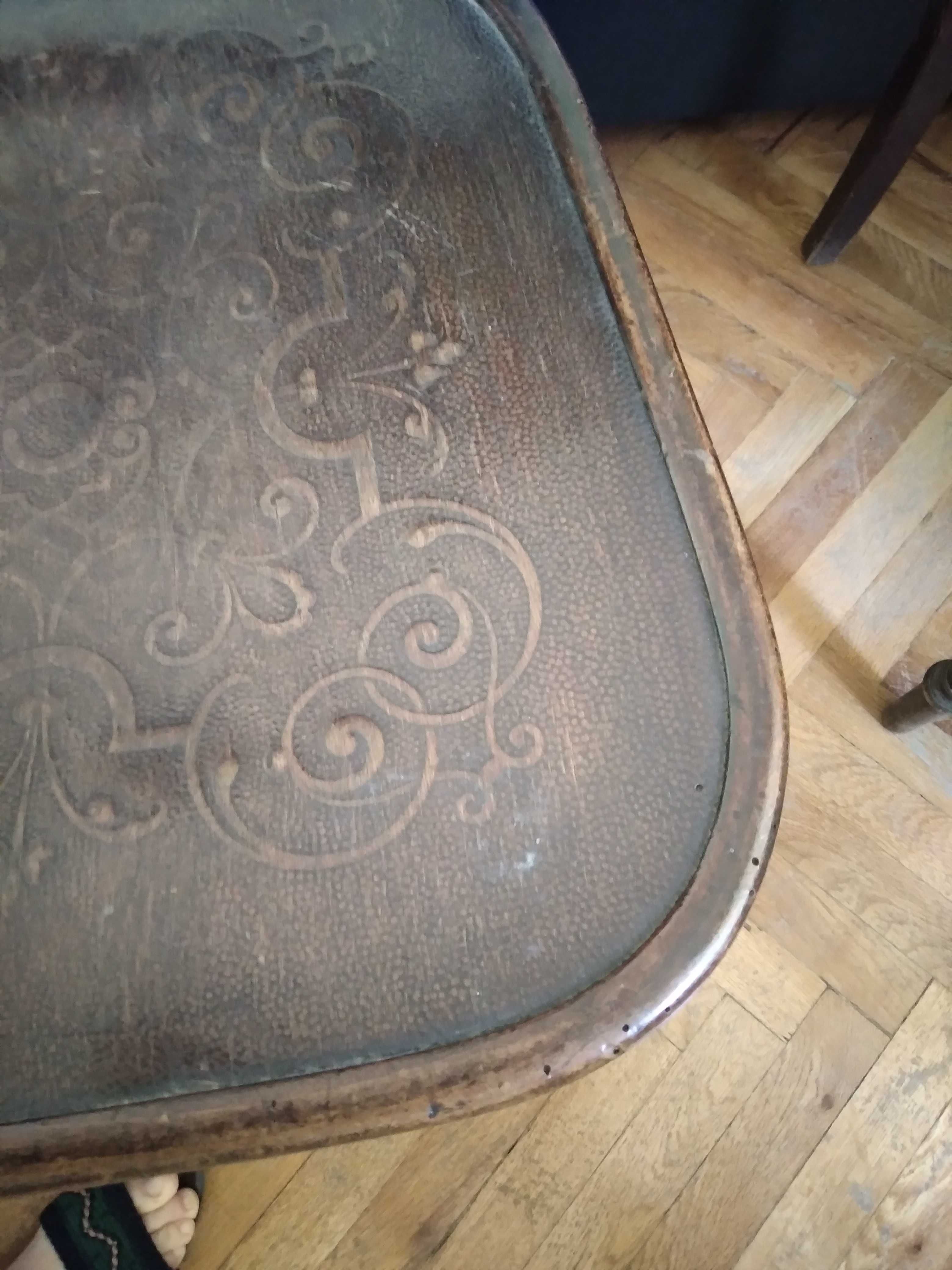 Три стари столове Thonet, виенски