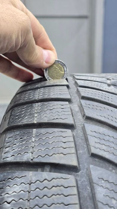 2 бр. 255/50/20 зимни Goodyear-перфектни